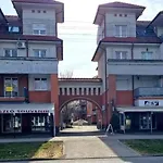 Kleopatra Szeptember 1 - Majus 31 * Hajdúszoboszló